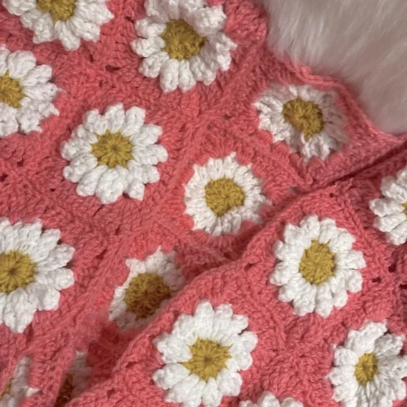 🩷PRICE IS FIRM🩷Crochet Daisy Cardigan New Excellent Condition - Picture 6 of 8